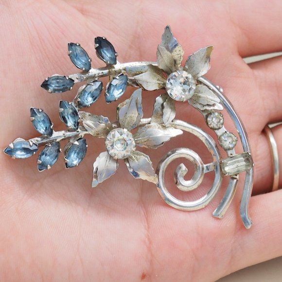 Vintage Jewelry - Vintage Blue and Silver Floral Bouquet Brooch